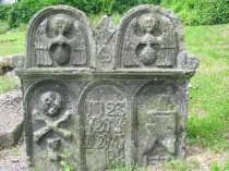 Tillicoultry churchyard